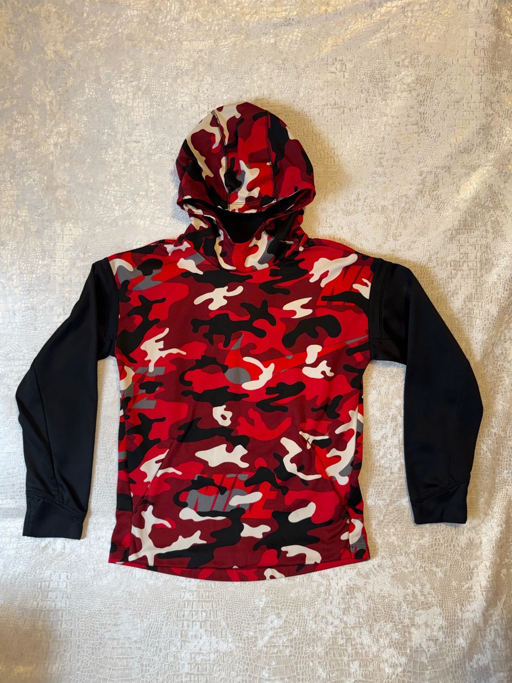 Nike Therma-FIT camo hoodie, Youth size Large